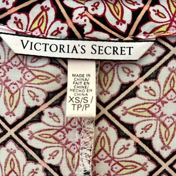 Victoria’s Secret Kimono - Picture 2 of 10